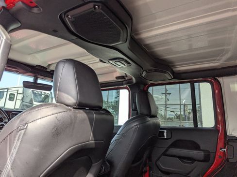 Used 2021 Jeep Wrangler Unlimited Sahara image 37