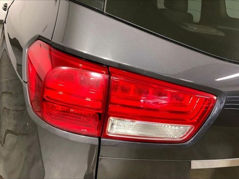 Used 2018 Kia Sedona SX FWD image 28