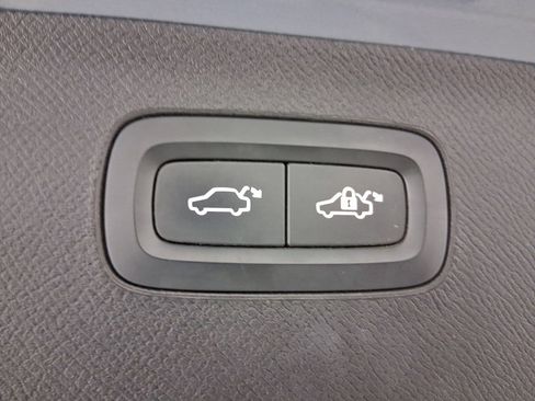 Used 2020 Volvo XC90 T6 Momentum w/ Protection Package image 17