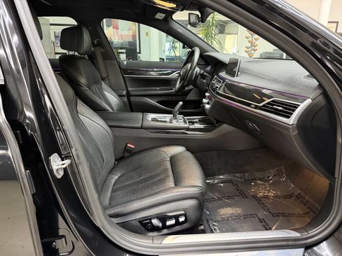 Used 2020 BMW 740i xDrive w/ M Sport Package AWD/4WD image 17