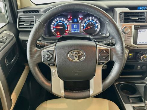 Used 2018 Toyota 4Runner SR5 Premium RWD image 17
