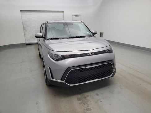 Used 2025 Kia Soul LX w/ LX Technology Package FWD image 14