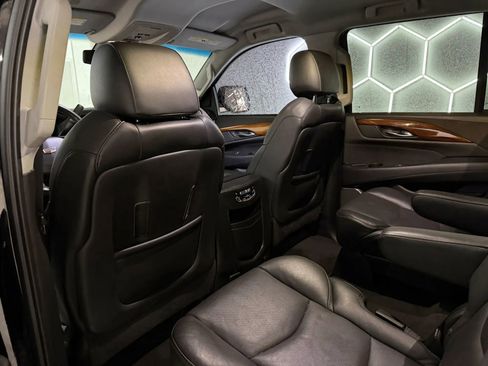 Used 2016 Cadillac Escalade 2WD image 8