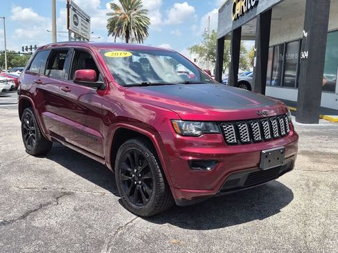Used 2019 Jeep Grand Cherokee Altitude AWD/4WD image 3