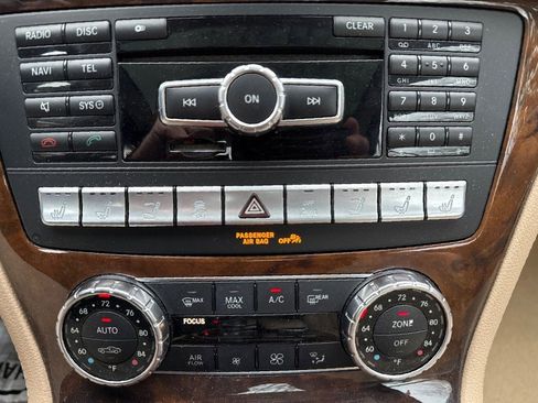 Used 2013 Mercedes-Benz SL 550 image 28