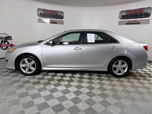 Used 2014 Toyota Camry SE image 6