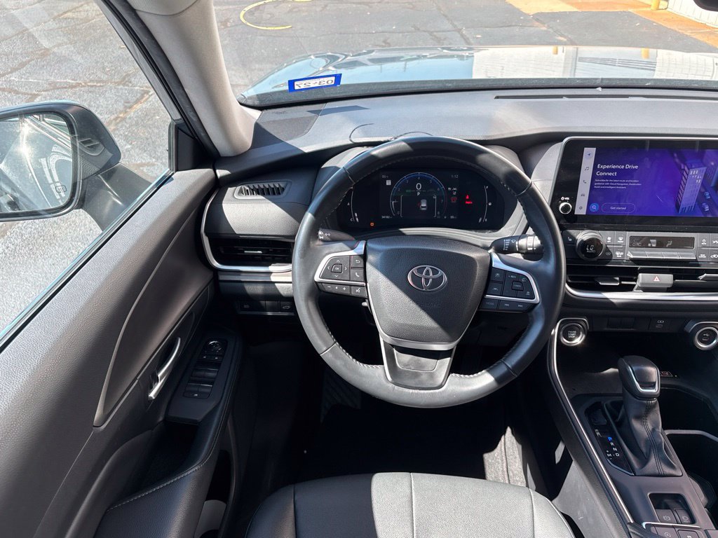 Used 2025 Toyota Grand Highlander FWD image 3