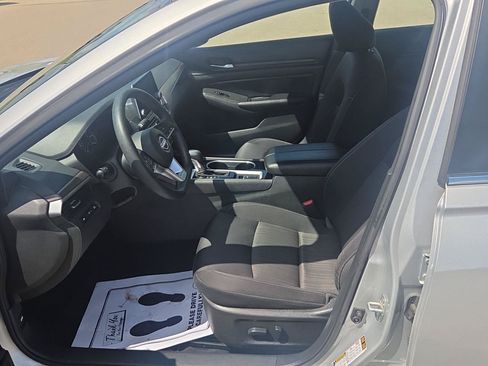 Used 2024 Nissan Altima 2.5 SV AWD/4WD image 19