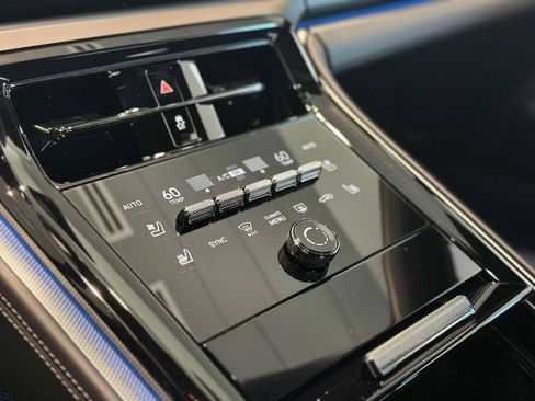 Certified 2025 Porsche Panamera 4 AWD/4WD image 24