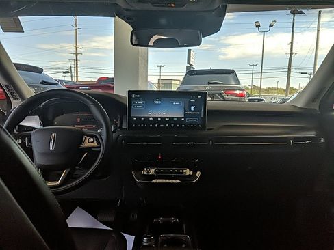 Certified 2023 Lincoln Corsair AWD image 12