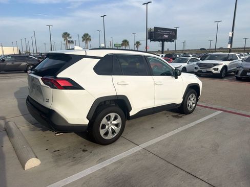 Used 2021 Toyota RAV4 LE AWD/4WD image 5