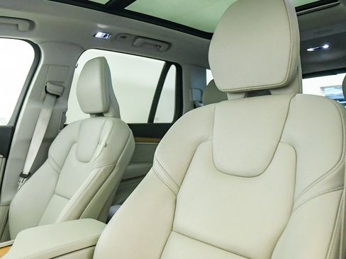 Certified 2022 Volvo XC90 T5 Momentum AWD/4WD image 18