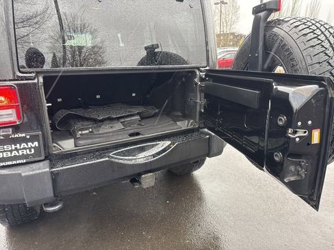 Used 2018 Jeep Wrangler Unlimited Sahara image 19