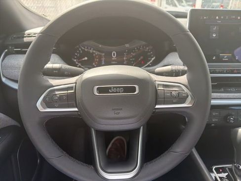 Used 2024 Jeep Compass Latitude AWD/4WD image 6