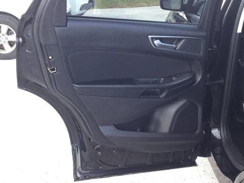 Used 2017 Ford Edge SE image 19