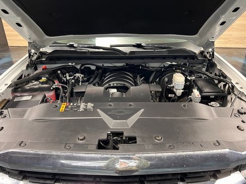 Used 2018 Chevrolet Silverado 1500 LTZ Z71 w/ LTZ Plus Package AWD/4WD image 18