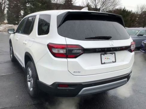 New 2025 Honda Pilot EX-L image 8