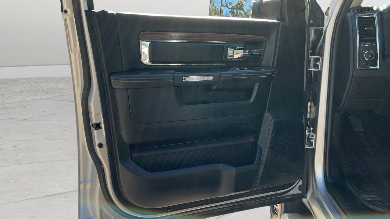 Used 2017 RAM 3500 Laramie w/ Convenience Group AWD/4WD image 18