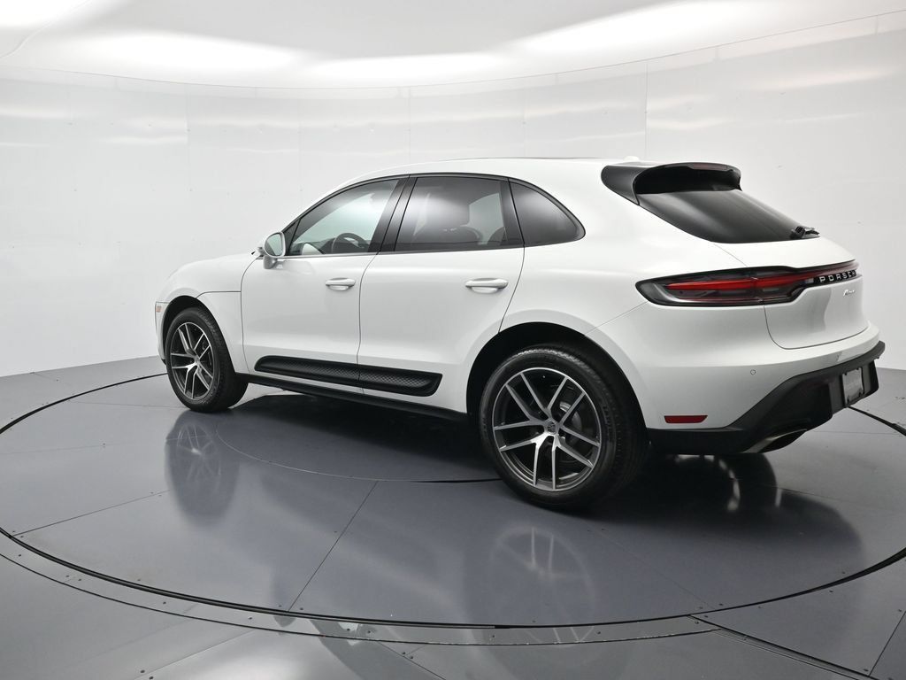 Certified 2026 Porsche Macan AWD/4WD image 3