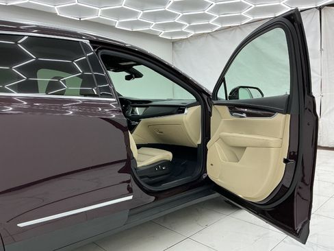 Used 2018 Cadillac XT5 Luxury w/ Driver Awareness Package FWD image 17