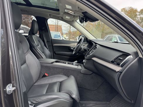 Used 2024 Volvo XC90 B6 Ultimate w/ Protection Package image 31