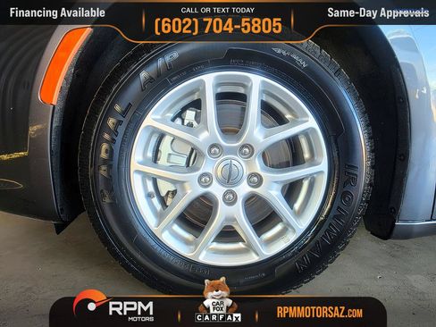 Used 2023 Chrysler Pacifica Touring-L FWD image 27