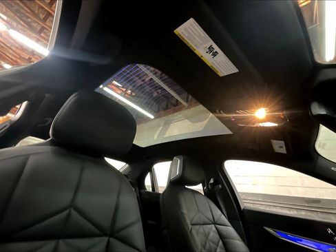 Used 2025 BMW 740i w/ Premium Package image 25