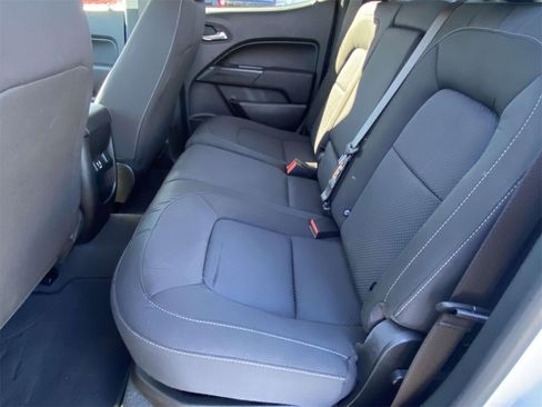 Used 2022 Chevrolet Colorado LT w/ Chrome Appearance Package image 11