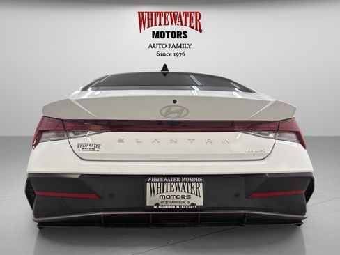 Used 2024 Hyundai Elantra Limited image 3