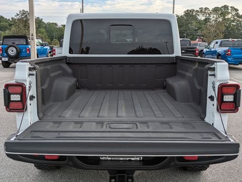 Used 2023 Jeep Gladiator Rubicon AWD/4WD image 13