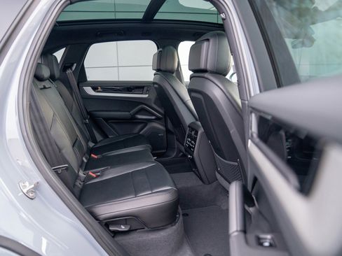 New 2026 Porsche Cayenne image 23