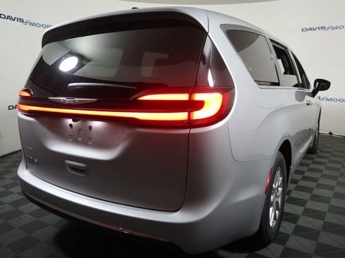 New 2026 Chrysler Pacifica Select image 6