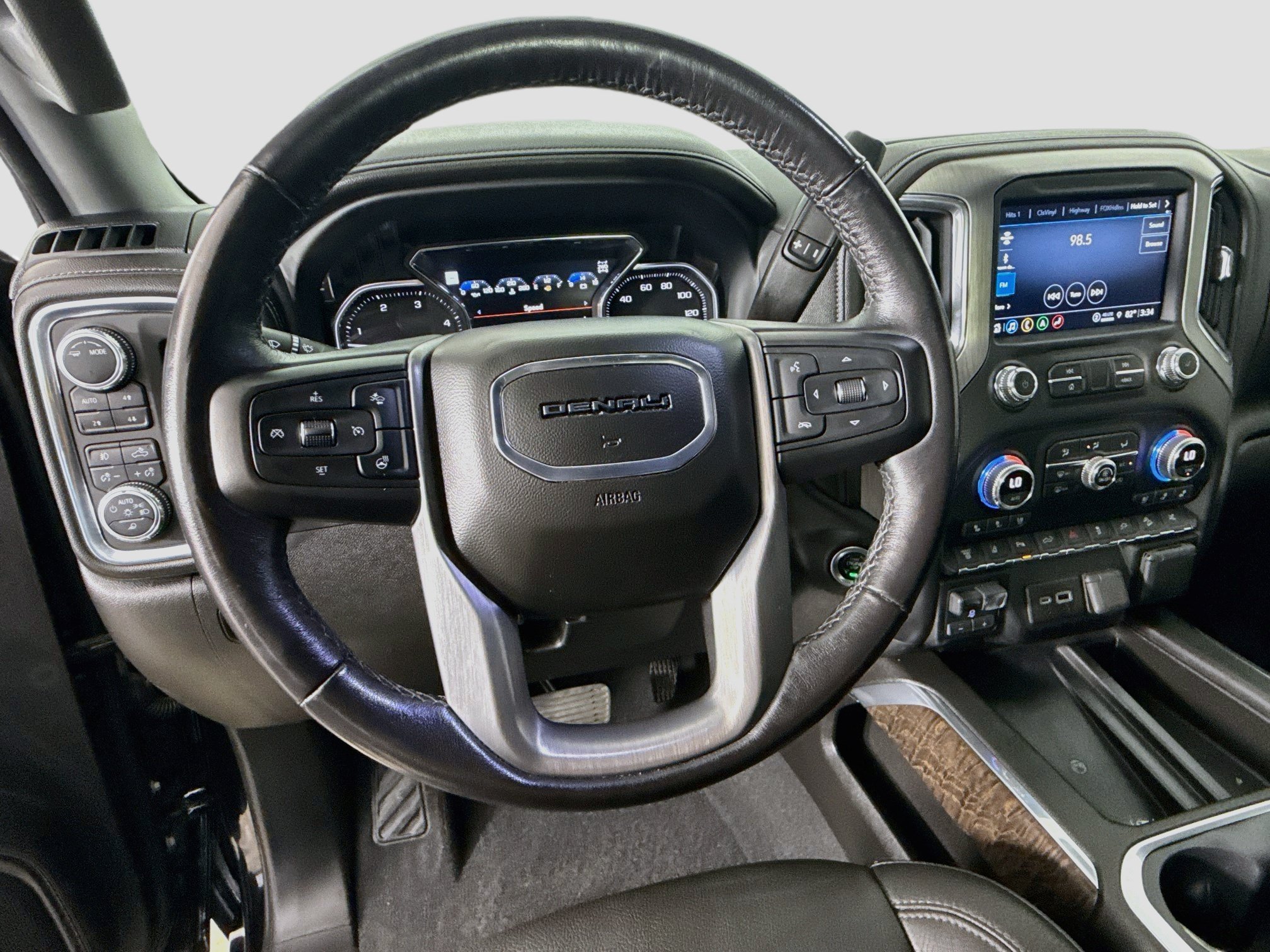 Used 2022 GMC Sierra 2500 Denali w/ Denali Black Diamond Edition AWD/4WD image 13