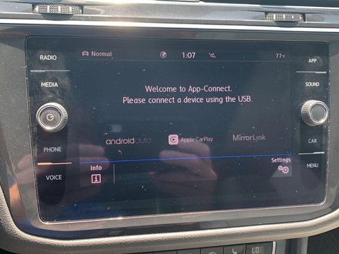 Used 2020 Volkswagen Tiguan SE w/ Panoramic Sunroof Package AWD/4WD image 14