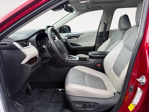 Used 2024 Toyota RAV4 Limited image 9