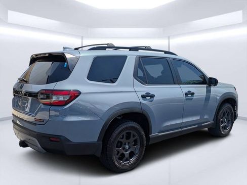 Used 2024 Honda Pilot TrailSport image 3