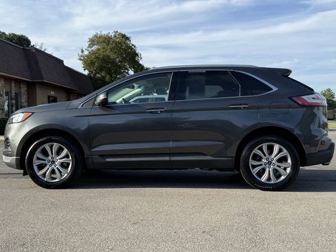 Used 2019 Ford Edge Titanium image 2