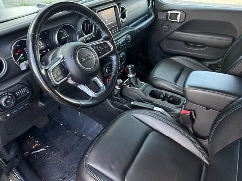 Used 2021 Jeep Wrangler Unlimited Rubicon 4xe w/ Cold Weather Group AWD/4WD image 17