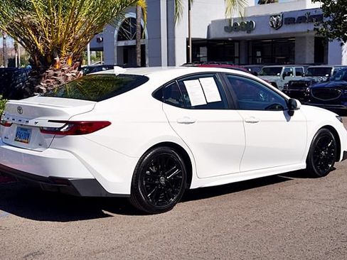 Used 2025 Toyota Camry SE FWD image 9