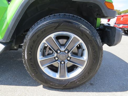 Used 2019 Jeep Wrangler Unlimited Sahara w/ Safety Group image 11