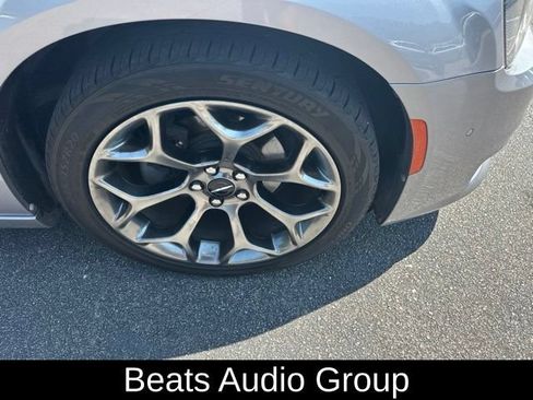 Used 2018 Chrysler 300 S w/ 300S Premium Group RWD image 5