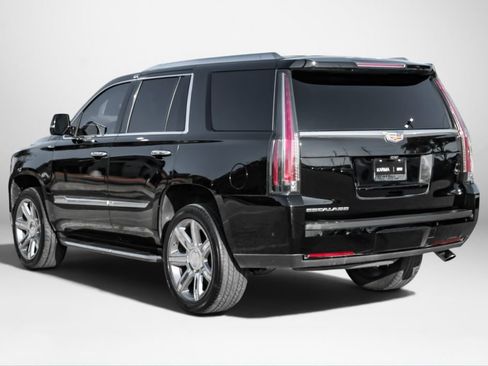 Used 2018 Cadillac Escalade Luxury RWD image 8