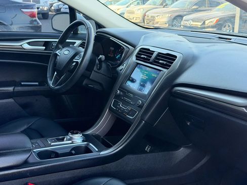 Used 2020 Ford Fusion SEL FWD image 32