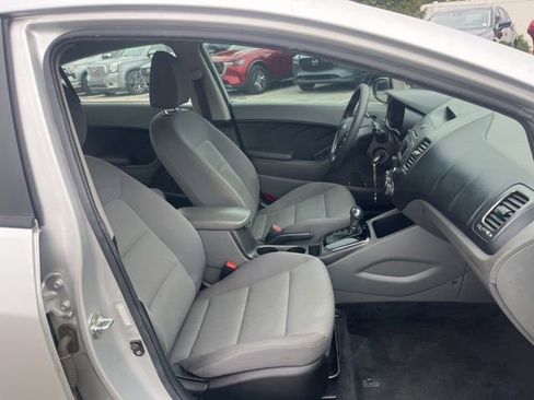 Used 2017 Kia Forte LX image 28