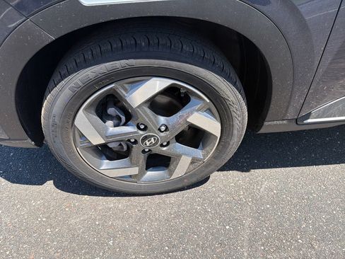 Certified 2025 Hyundai Venue Limited FWD image 11