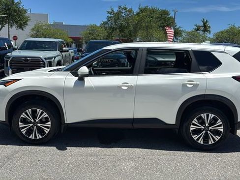 Used 2023 Nissan Rogue SV FWD image 4