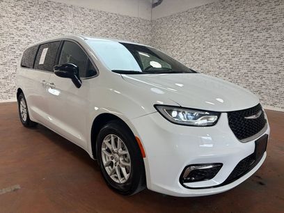 Used 2026 Chrysler Pacifica Select