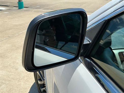 Used 2018 Jeep Grand Cherokee Overland AWD/4WD image 14