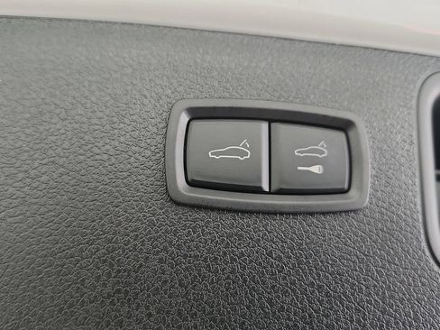 Certified 2026 Porsche Macan AWD/4WD image 30