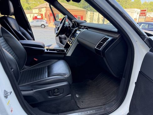 Used 2017 Land Rover Discovery HSE AWD/4WD image 18